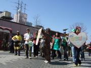 練り歩きの様子2